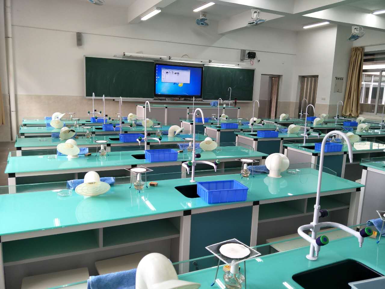 化學(xué)實驗室（鋁木）