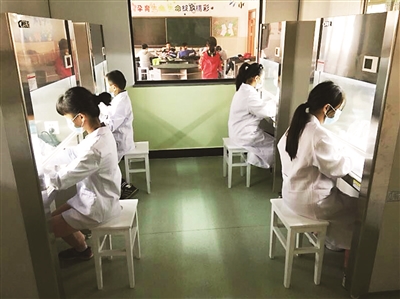 漯河市組織對(duì)全市學(xué)校實(shí)驗(yàn)室危險(xiǎn)化學(xué)品安全 專(zhuān)項(xiàng)治理工作進(jìn)行抽查