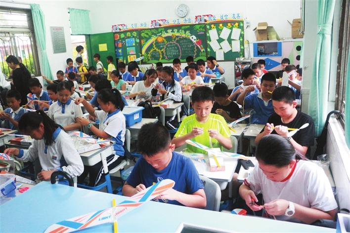 榮根學校:科技創(chuàng)新教育助推個性發(fā)展