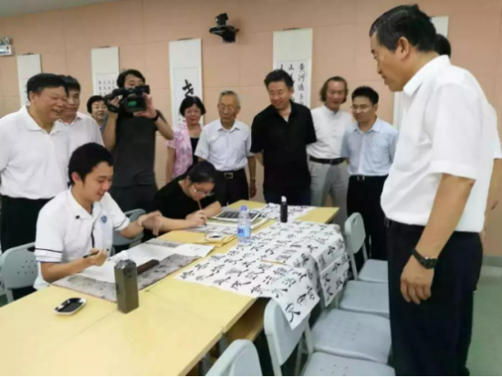 為什么國(guó)家越來(lái)越重視書(shū)法教育？