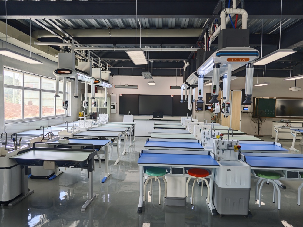 創(chuàng)新實踐：理化生智能吊裝實驗室助力學(xué)生創(chuàng)新能力培養(yǎng)