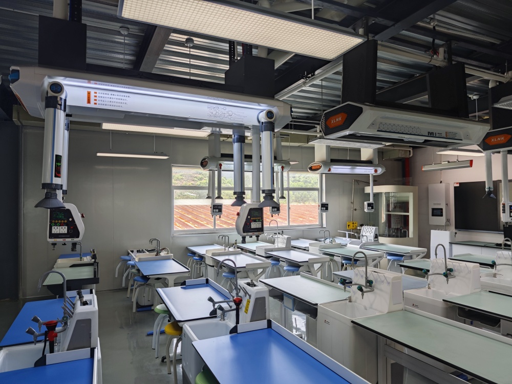 從傳統(tǒng)到智能：理化生實驗室設(shè)備的自動化與智能化轉(zhuǎn)型