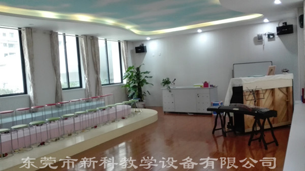 <a href='http://www.eqeq.cc/chanpin/58-1.html' target='1' style='font-size:18px; font-weight:bold; color:#000000;'>音樂(lè)功能室</a>