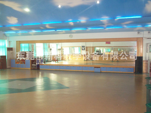 <a href='http://www.eqeq.cc/chanpin/59-1.html' target='1' style='font-size:18px; font-weight:bold; color:#000000;'>舞蹈室</a>2