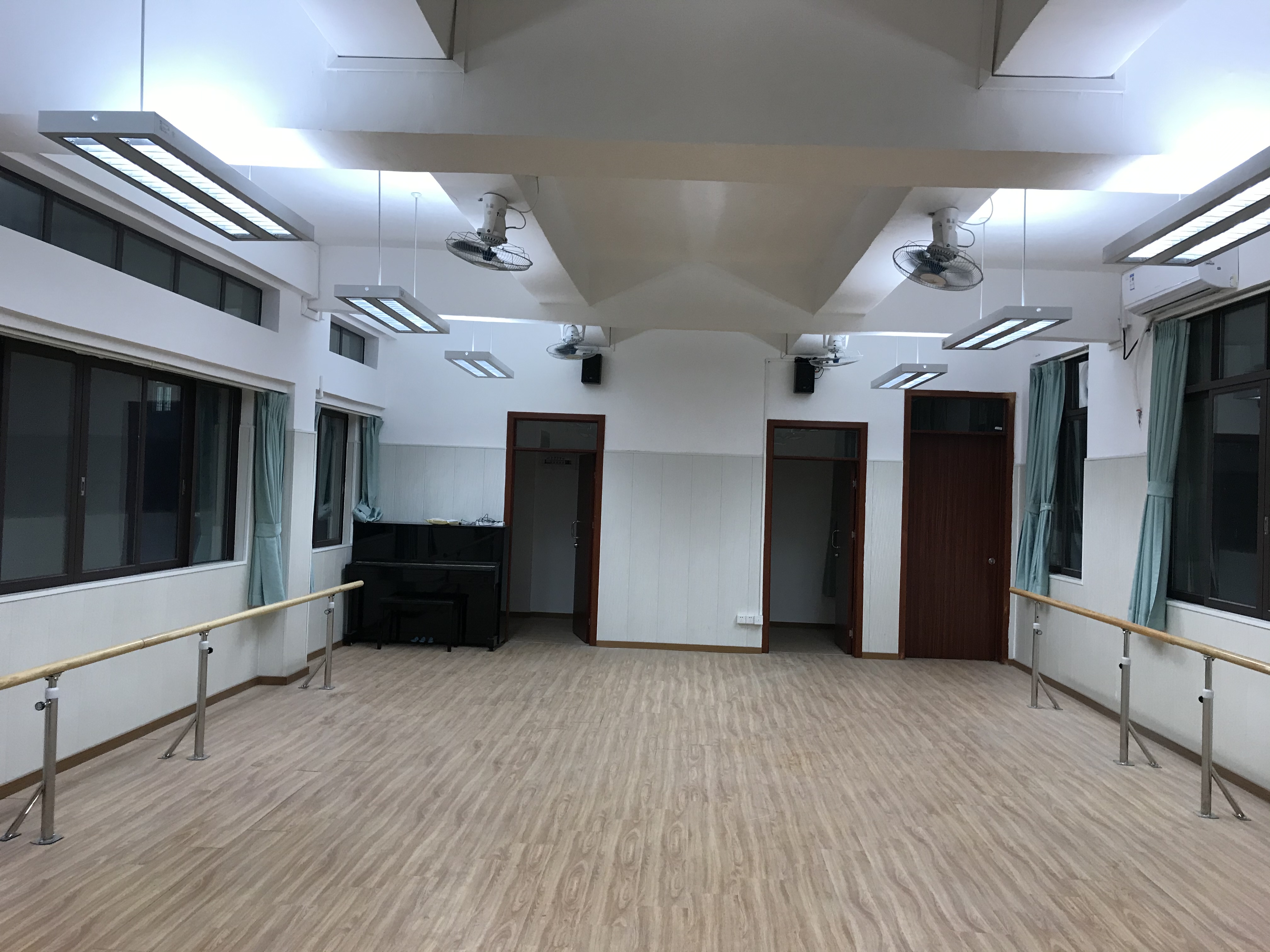 <a href='http://www.eqeq.cc/chanpin/59-1.html' target='1' style='font-size:18px; font-weight:bold; color:#000000;'>舞蹈室</a>