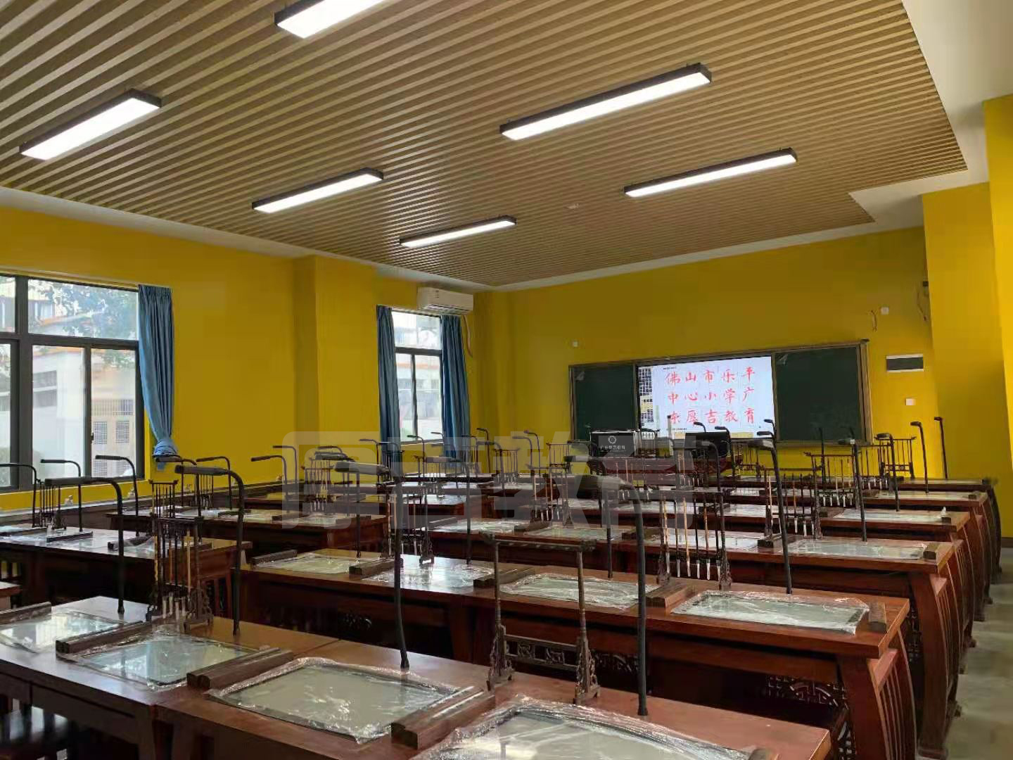 智慧<a href='http://www.eqeq.cc/chanpin/57-1.html' target='1' style='font-size:18px; font-weight:bold; color:#000000;'>書法室</a>