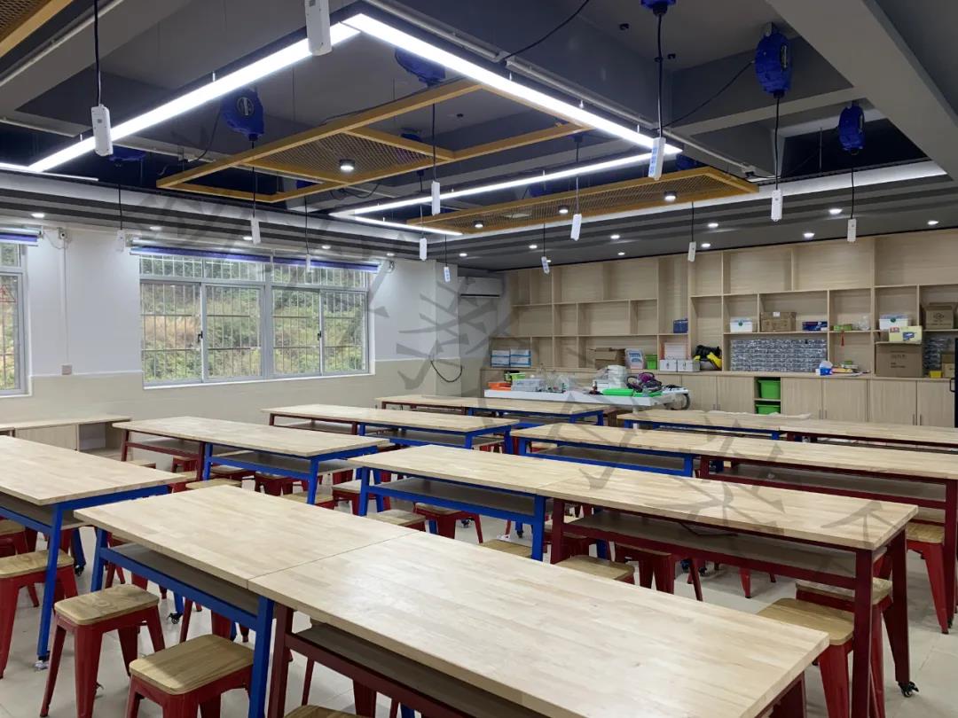 <a href='http://www.eqeq.cc' target='1' style='font-size:14px; font-weight:bold; color:#0080ff;'>創(chuàng)客實驗室</a>