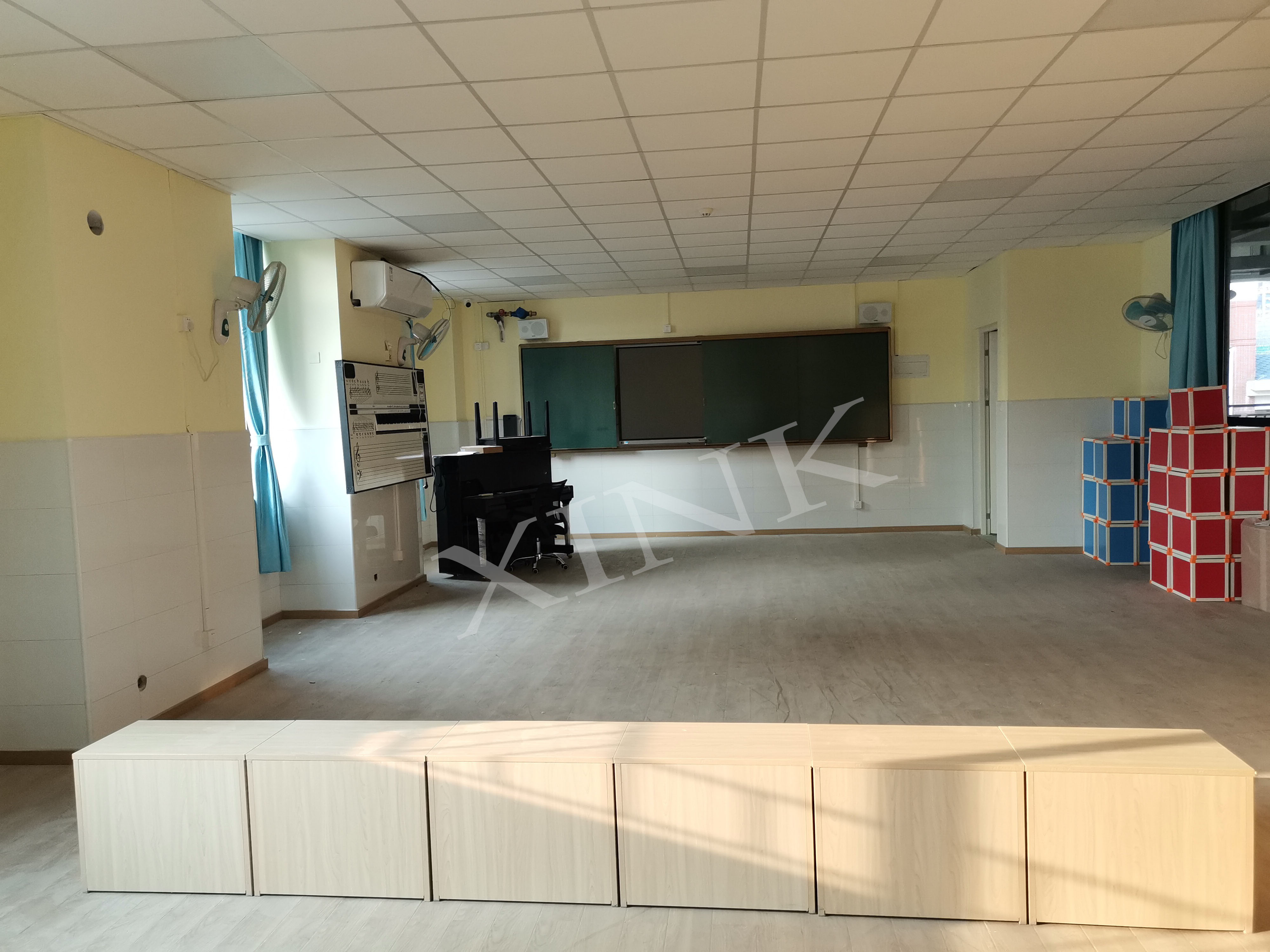 音樂<a href='http://www.eqeq.cc/chanpin/59-1.html' target='1' style='font-size:18px; font-weight:bold; color:#000000;'>舞蹈室</a>