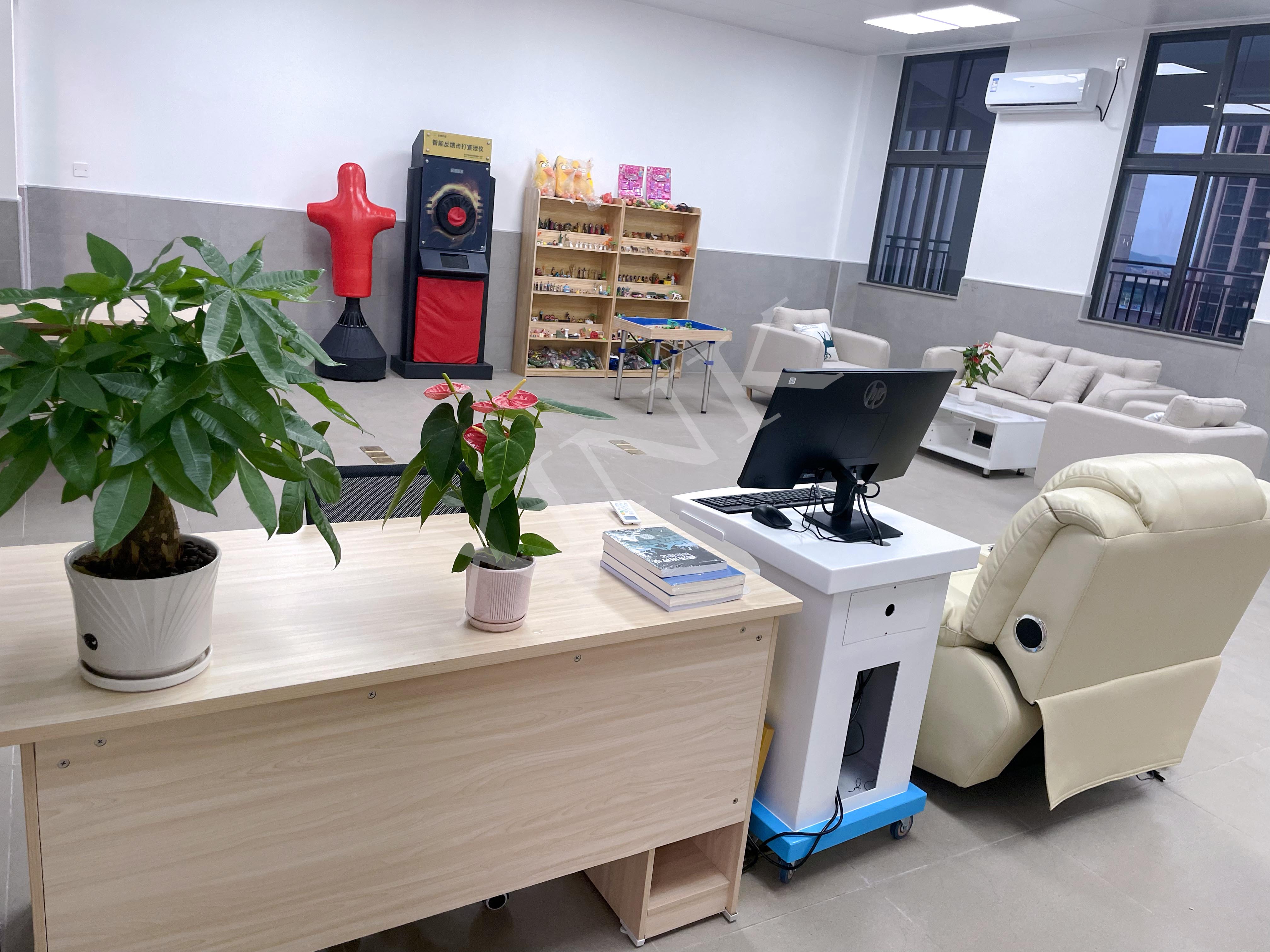 <a href='http://www.eqeq.cc' target='1' style='font-size:14px; font-weight:bold; color:#0080ff;'>心理咨詢室</a>