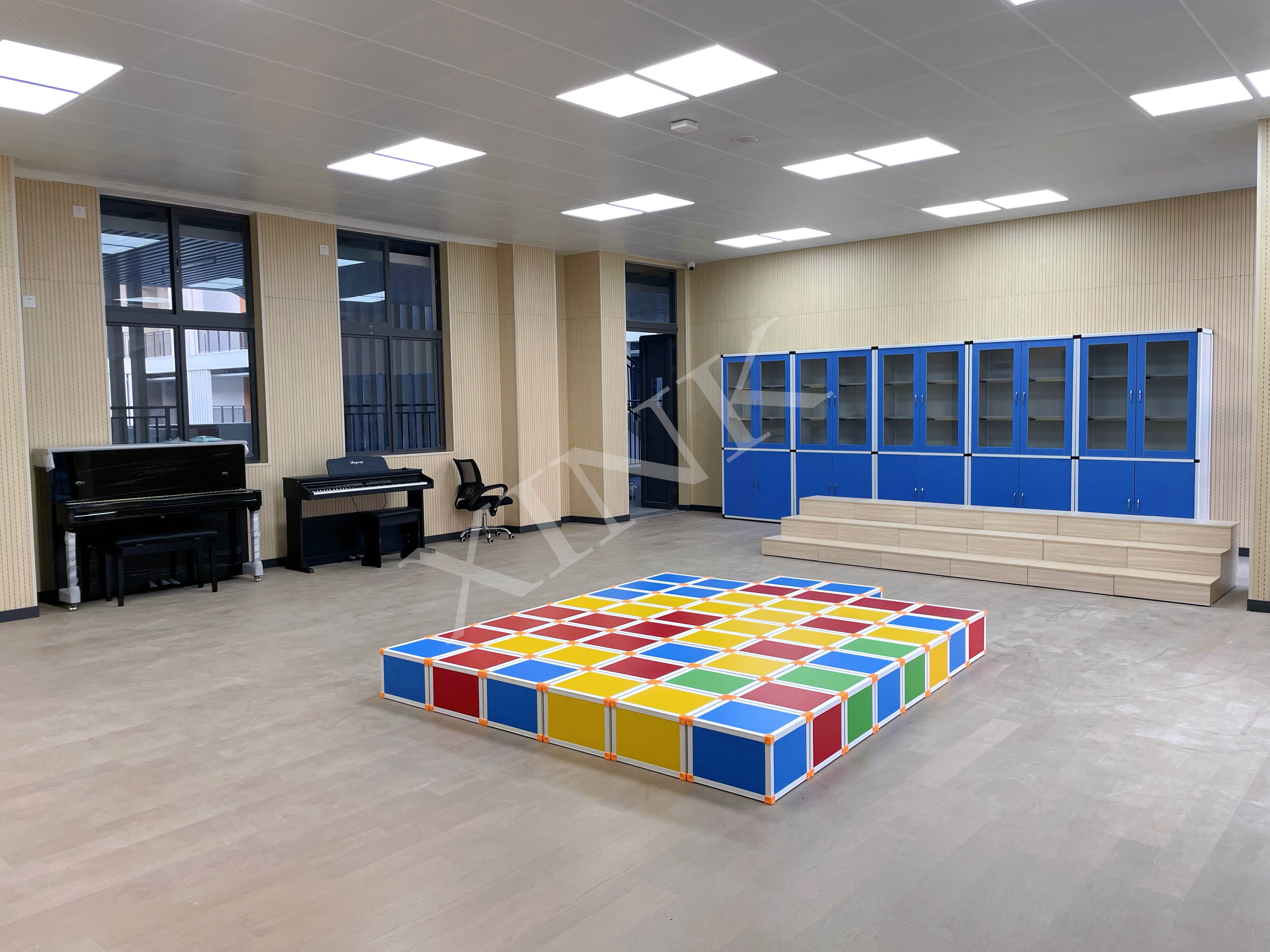 <a href='http://www.eqeq.cc/chanpin/59-1.html' target='1' style='font-size:18px; font-weight:bold; color:#000000;'>舞蹈室</a>