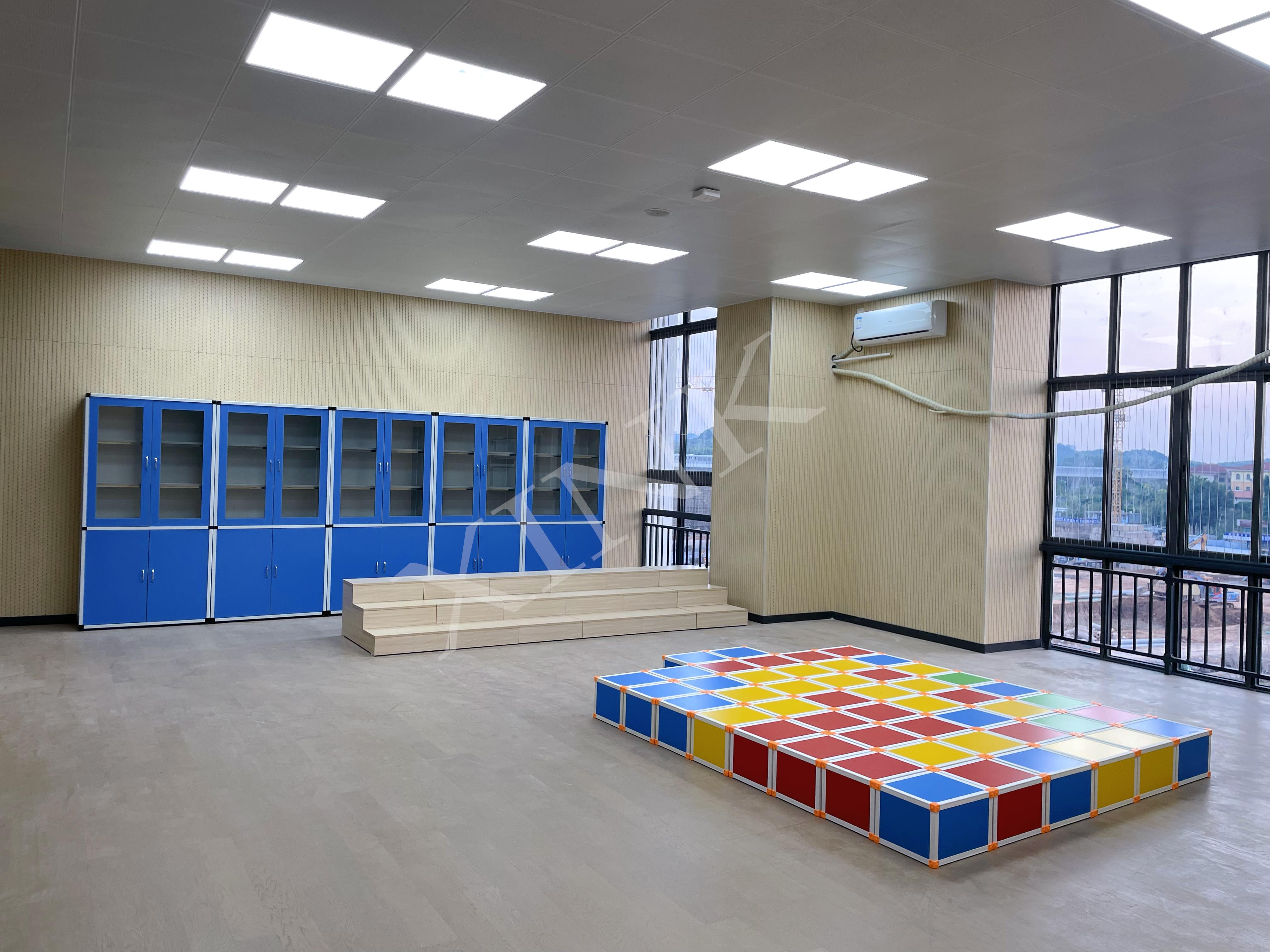 <a href='http://www.eqeq.cc/chanpin/59-1.html' target='1' style='font-size:18px; font-weight:bold; color:#000000;'>舞蹈室</a>