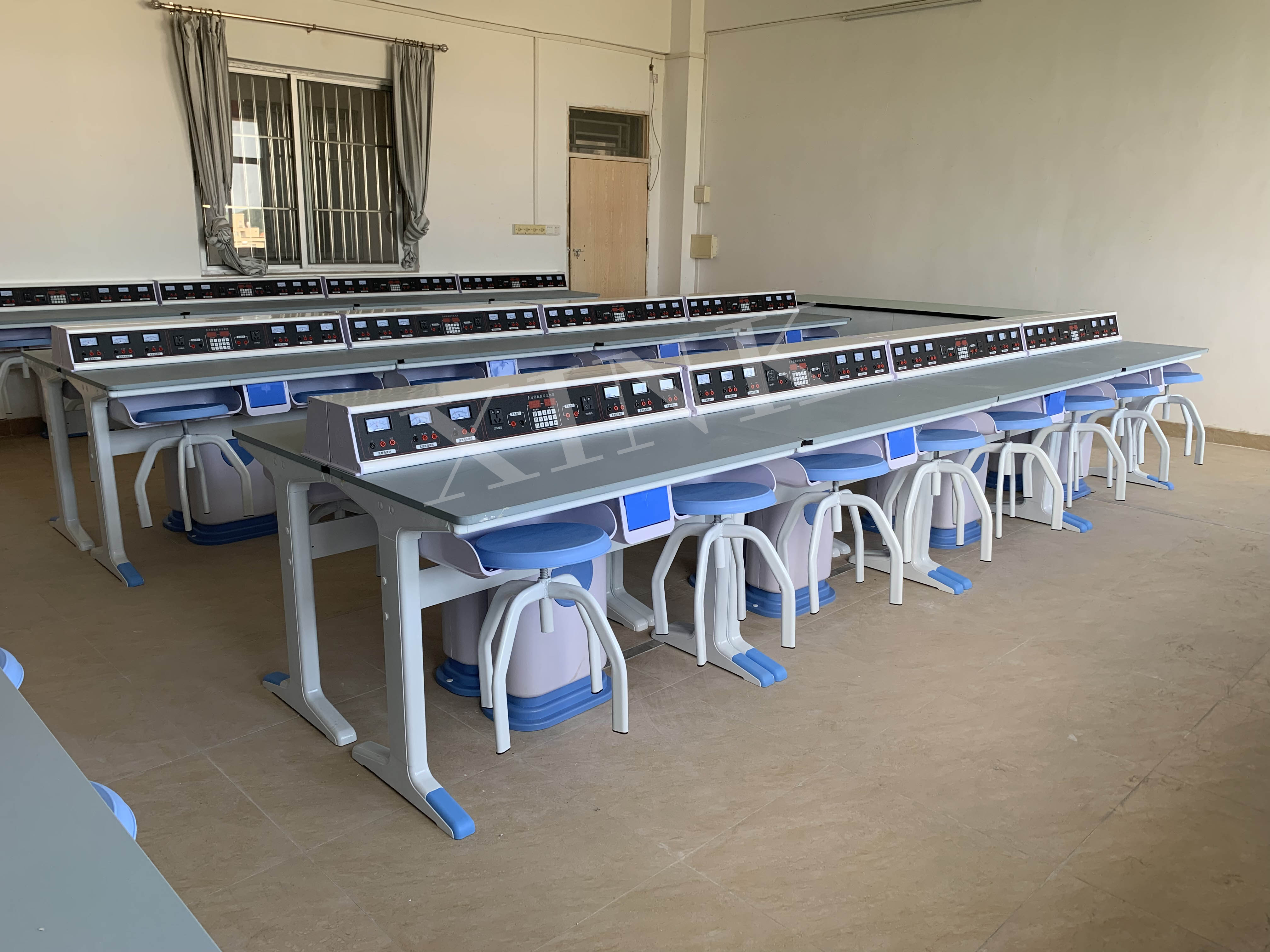 物理電學(xué)實驗室