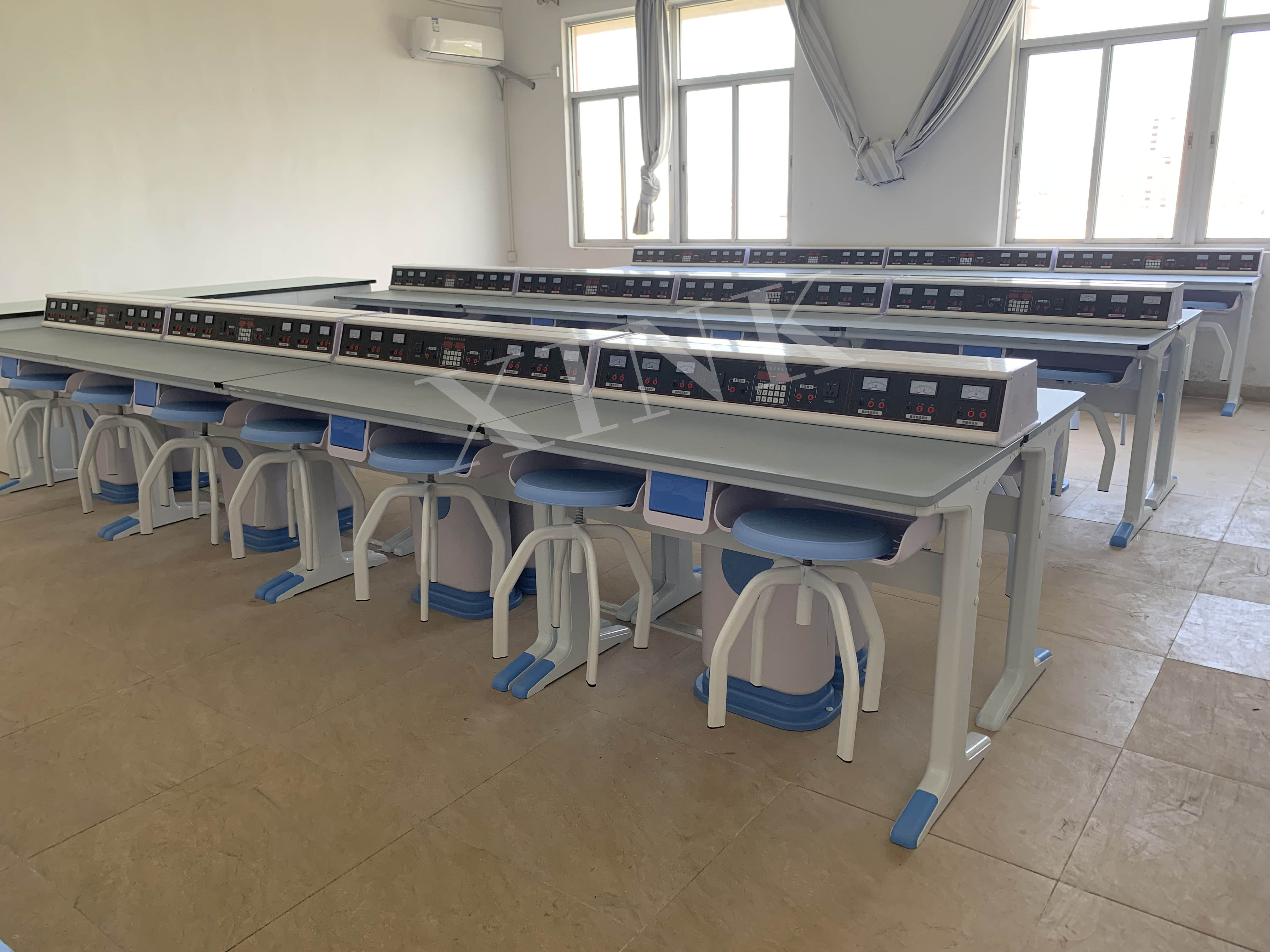 電學(xué)<a href='http://www.eqeq.cc/' target='1' style='font-size:14px; font-weight:bold; color:#0080ff;'>物理實驗室</a>