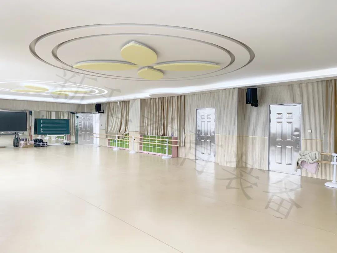 <a href='http://www.eqeq.cc/chanpin/59-1.html' target='1' style='font-size:18px; font-weight:bold; color:#000000;'>舞蹈室</a>