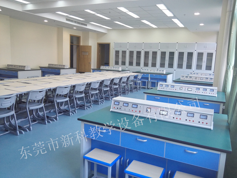 <a href='http://www.eqeq.cc/' target='1' style='font-size:14px; font-weight:bold; color:#0080ff;'>物理實驗室</a>教室