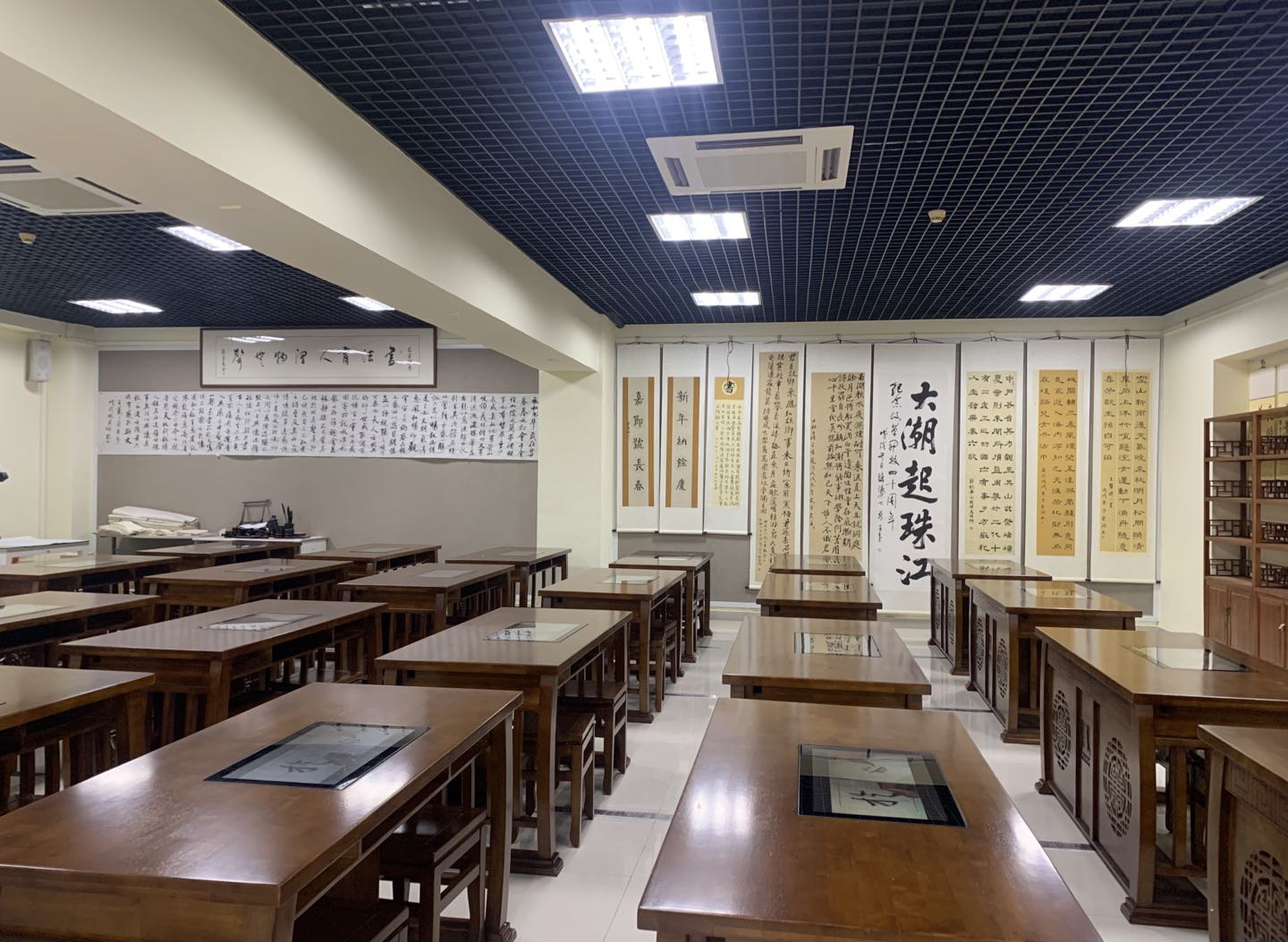 <a href='http://www.eqeq.cc/chanpin/57-1.html' target='1' style='font-size:18px; font-weight:bold; color:#000000;'>書法室</a>