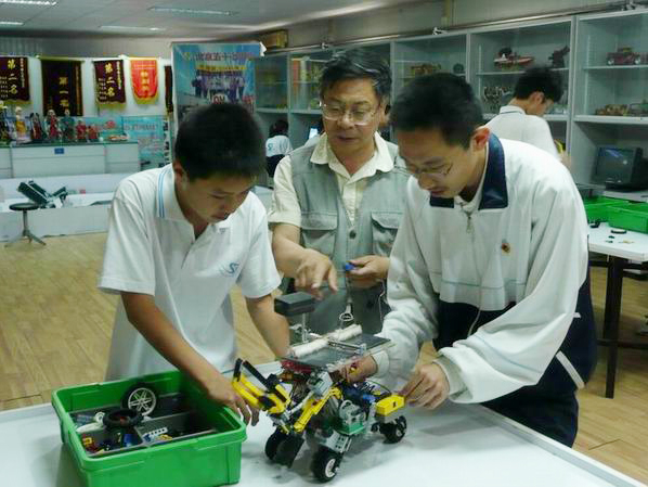 <a href='http://www.eqeq.cc/chanpin/60-1.html' target='1' style='font-size:18px; font-weight:bold; color:#000000;'>機(jī)器人功能室</a>