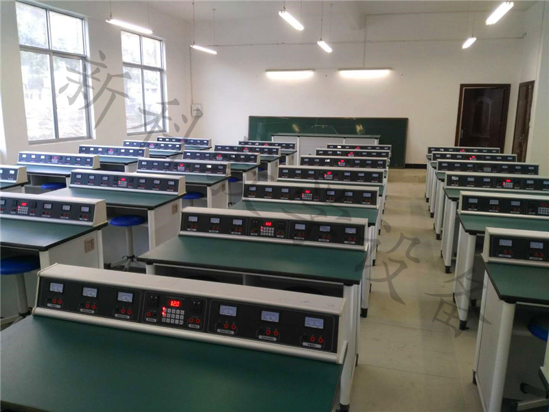 豪華<a href='http://www.eqeq.cc/' target='1' style='font-size:14px; font-weight:bold; color:#0080ff;'>物理實(shí)驗(yàn)室</a>