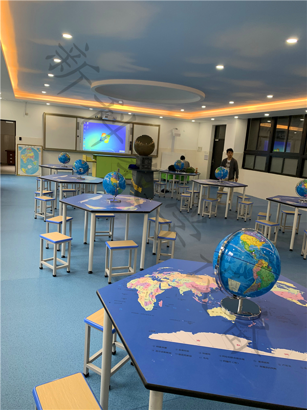 <a href='http://www.eqeq.cc/chanpinyiji/42-1.html' target='1' style='font-size:14px; font-weight:bold; color:#0080ff;'>地理專(zhuān)用教室</a>