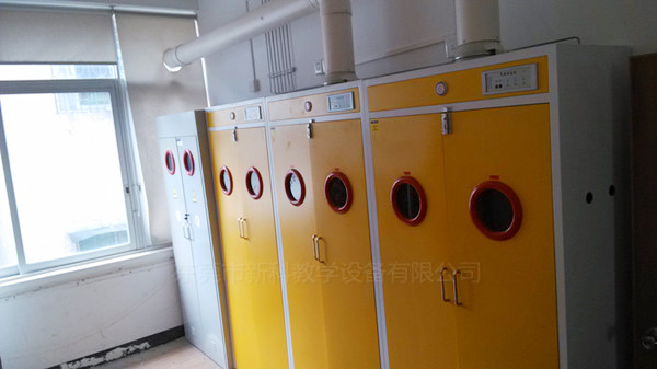 <a href='http://www.eqeq.cc/products/67-1.html' target='1' style='font-size:18px; font-weight:bold; color:#000000;'>氣瓶柜</a>案例